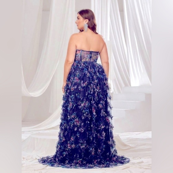 Formal Strapless Dress, Great for a Wedding or a Party ! - Picture 3 of 6